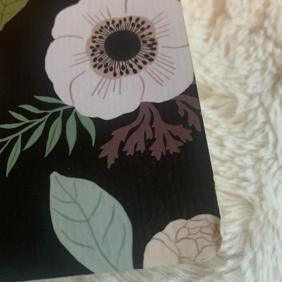 Brand new ✨ flower print journal - Picture 3 of 4